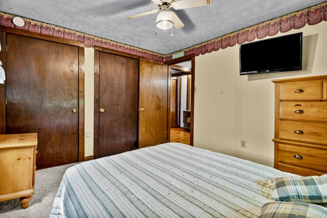 946 E Lakeshore Drive, Burnside, KY 42519