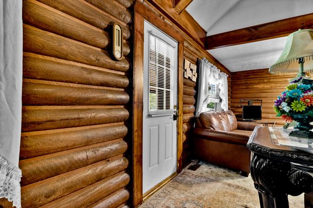946 E Lakeshore Drive, Burnside, KY 42519