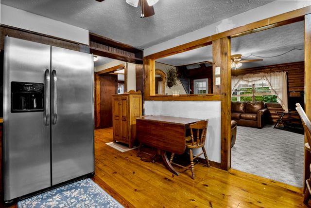 946 E Lakeshore Drive, Burnside, KY 42519