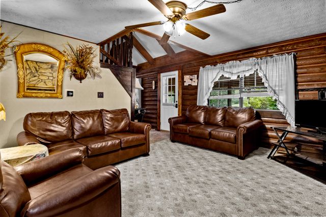 946 E Lakeshore Drive, Burnside, KY 42519