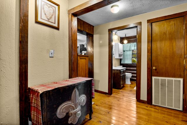 946 E Lakeshore Drive, Burnside, KY 42519