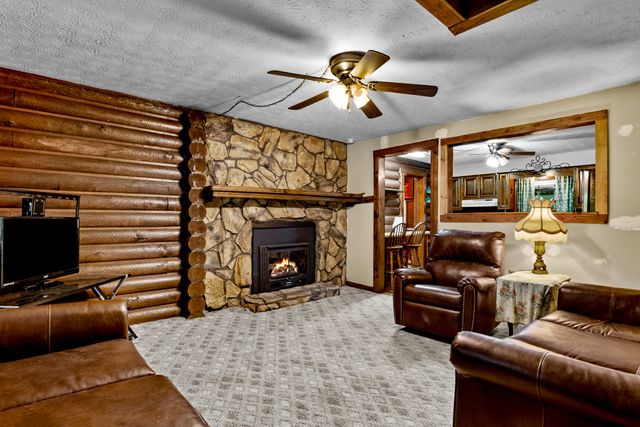 946 E Lakeshore Drive, Burnside, KY 42519