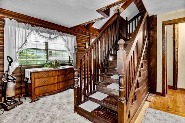 946 E Lakeshore Drive, Burnside, KY 42519