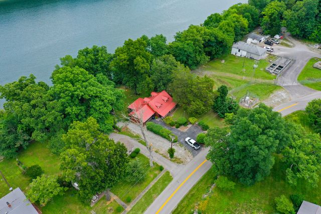 946 E Lakeshore Drive, Burnside, KY 42519