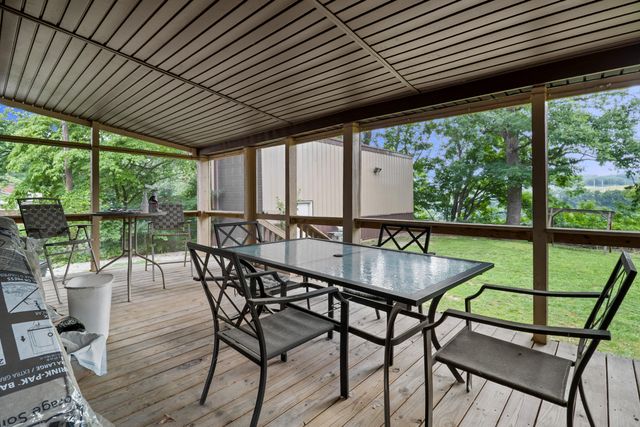 946 E Lakeshore Drive, Burnside, KY 42519