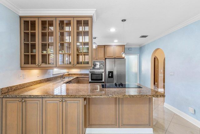 2 Fairway Drive, Boynton Beach, FL 33436