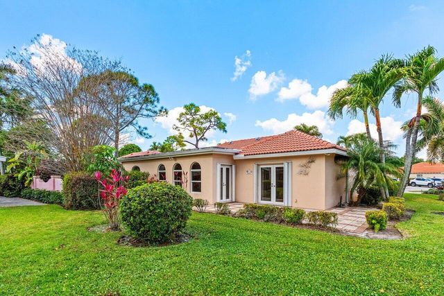 2 Fairway Drive, Boynton Beach, FL 33436