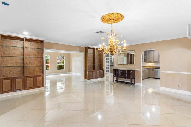 2 Fairway Drive, Boynton Beach, FL 33436