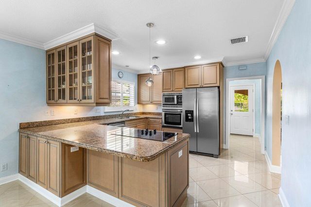 2 Fairway Drive, Boynton Beach, FL 33436