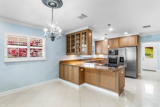 2 Fairway Drive, Boynton Beach, FL 33436