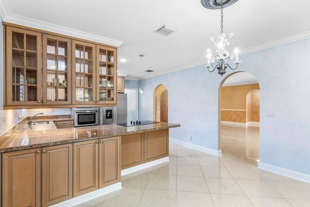 2 Fairway Drive, Boynton Beach, FL 33436