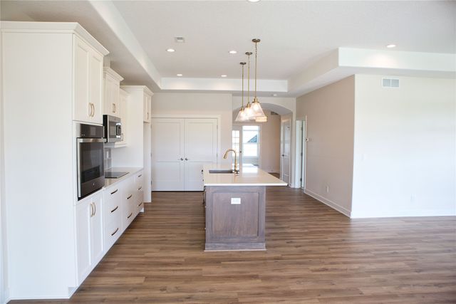 548 NW Creekside Drive, Waukee, IA 50263