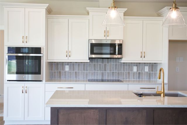 548 NW Creekside Drive, Waukee, IA 50263