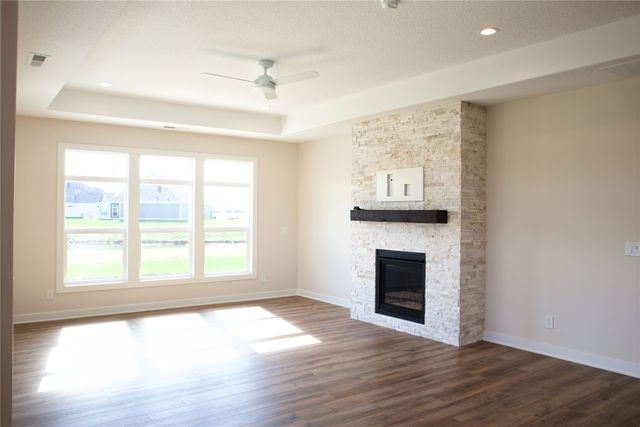 548 NW Creekside Drive, Waukee, IA 50263