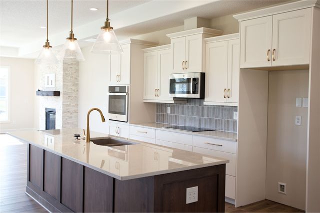 548 NW Creekside Drive, Waukee, IA 50263