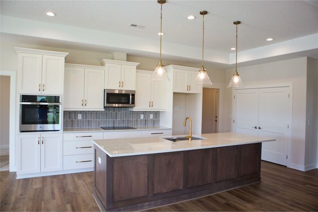 548 NW Creekside Drive, Waukee, IA 50263