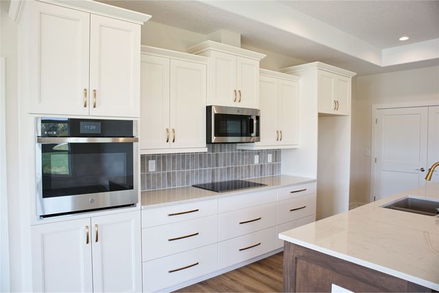 548 NW Creekside Drive, Waukee, IA 50263