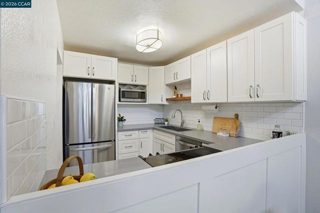 700 Suntree Ln 711, Pleasant Hill, CA 94523