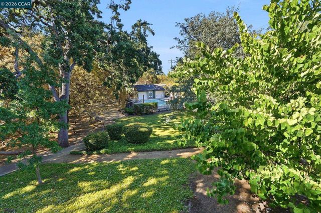 700 Suntree Ln 711, Pleasant Hill, CA 94523