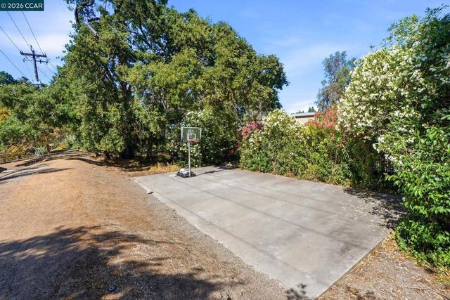 700 Suntree Ln 711, Pleasant Hill, CA 94523