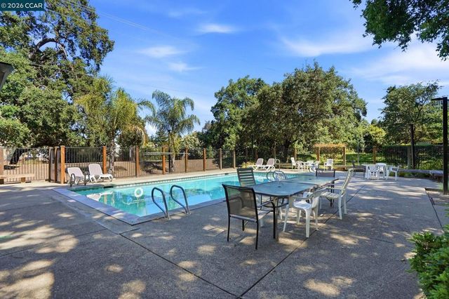 700 Suntree Ln 711, Pleasant Hill, CA 94523