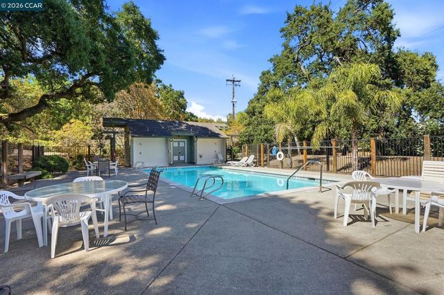700 Suntree Ln 711, Pleasant Hill, CA 94523