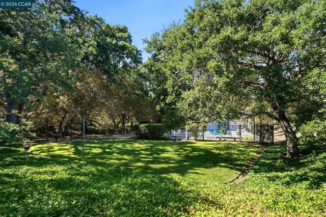 700 Suntree Ln 711, Pleasant Hill, CA 94523