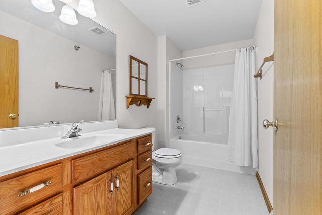 4225 W Grange AVENUE, Greenfield, WI 53221