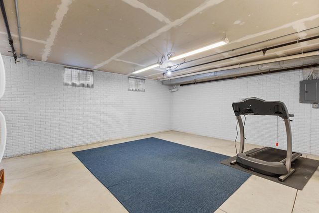 4225 W Grange AVENUE, Greenfield, WI 53221