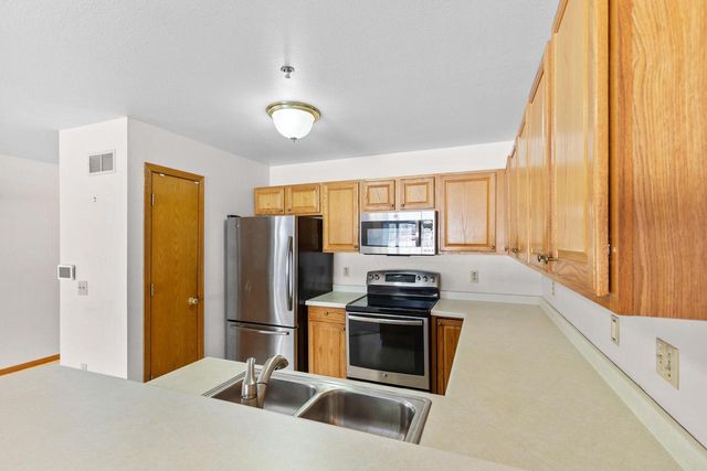 4225 W Grange AVENUE, Greenfield, WI 53221