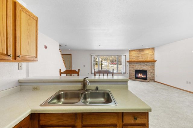 4225 W Grange AVENUE, Greenfield, WI 53221