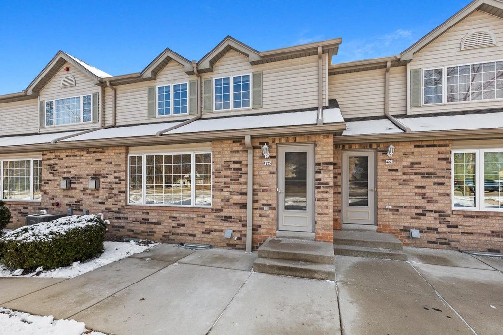 4225 W Grange AVENUE, Greenfield, WI 53221