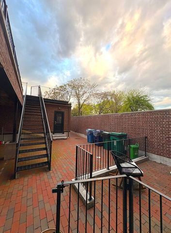 464 Beacon St 3R, Boston, MA 02115