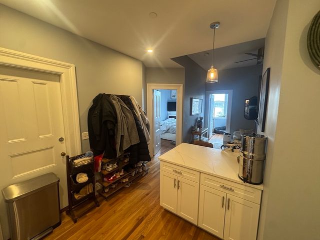 464 Beacon St 3R, Boston, MA 02115