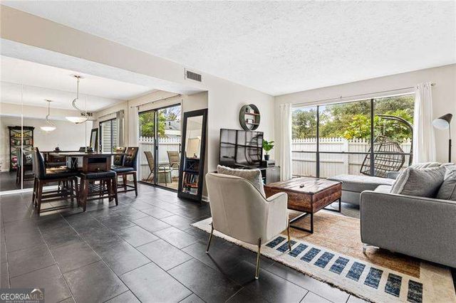 1129 Roselawn Lane SE, Marietta, GA 30067