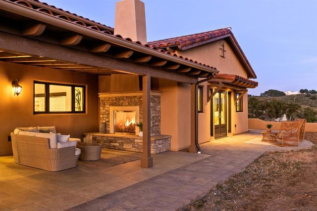 19185 Via Cuesta, Ramona, CA 92065