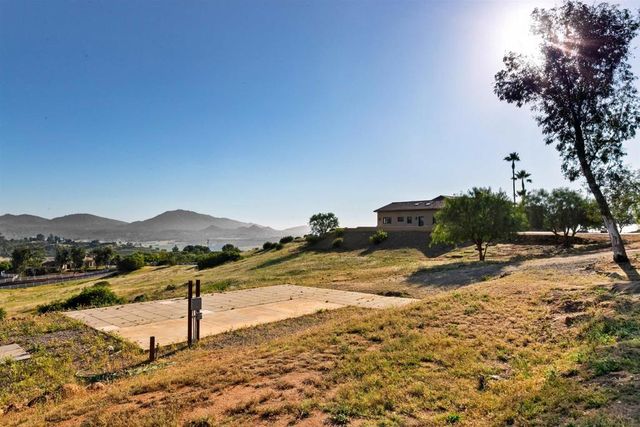 19185 Via Cuesta, Ramona, CA 92065