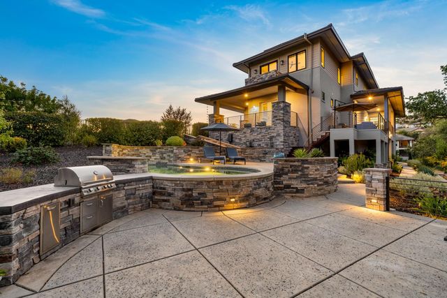 1920 Coyote Ct, Auburn, CA 95603