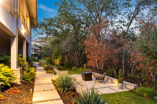 1920 Coyote Ct, Auburn, CA 95603