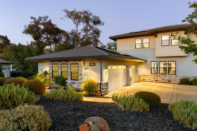 1920 Coyote Ct, Auburn, CA 95603