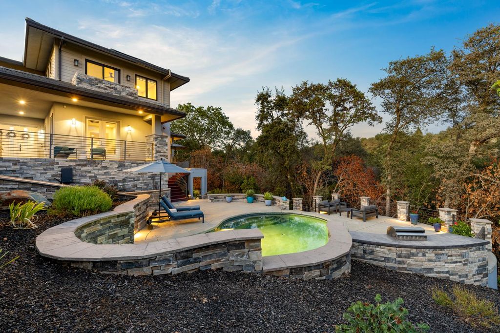 1920 Coyote Ct, Auburn, CA 95603