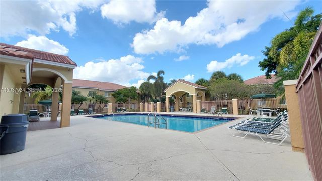 640 NW 79th Avenue 202, Pembroke Pines, FL 33024