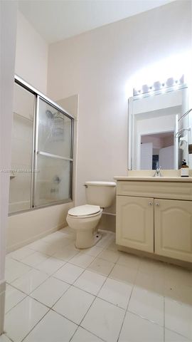 640 NW 79th Avenue 202, Pembroke Pines, FL 33024