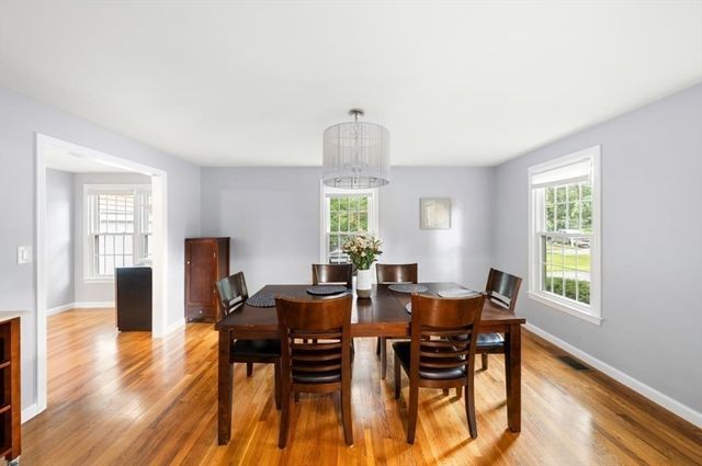 14 Dotty Ann Dr, Framingham, MA 01701