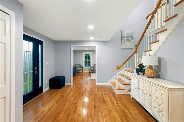 14 Dotty Ann Dr, Framingham, MA 01701