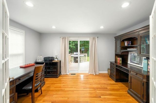 14 Dotty Ann Dr, Framingham, MA 01701