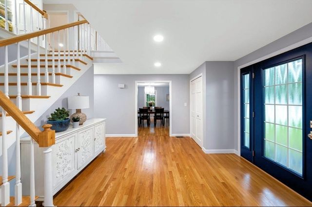 14 Dotty Ann Dr, Framingham, MA 01701