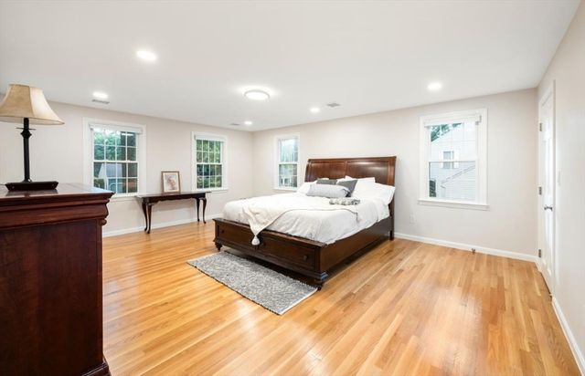 14 Dotty Ann Dr, Framingham, MA 01701