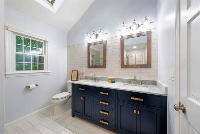 14 Dotty Ann Dr, Framingham, MA 01701