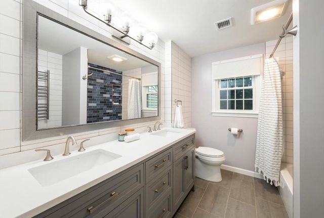 14 Dotty Ann Dr, Framingham, MA 01701